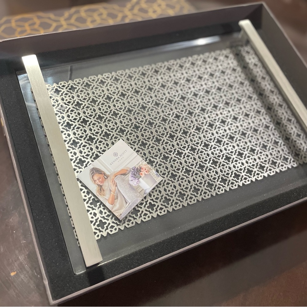 NWT Kendra Scott Vintage Antique Silver Filigree Acrylic Tray!